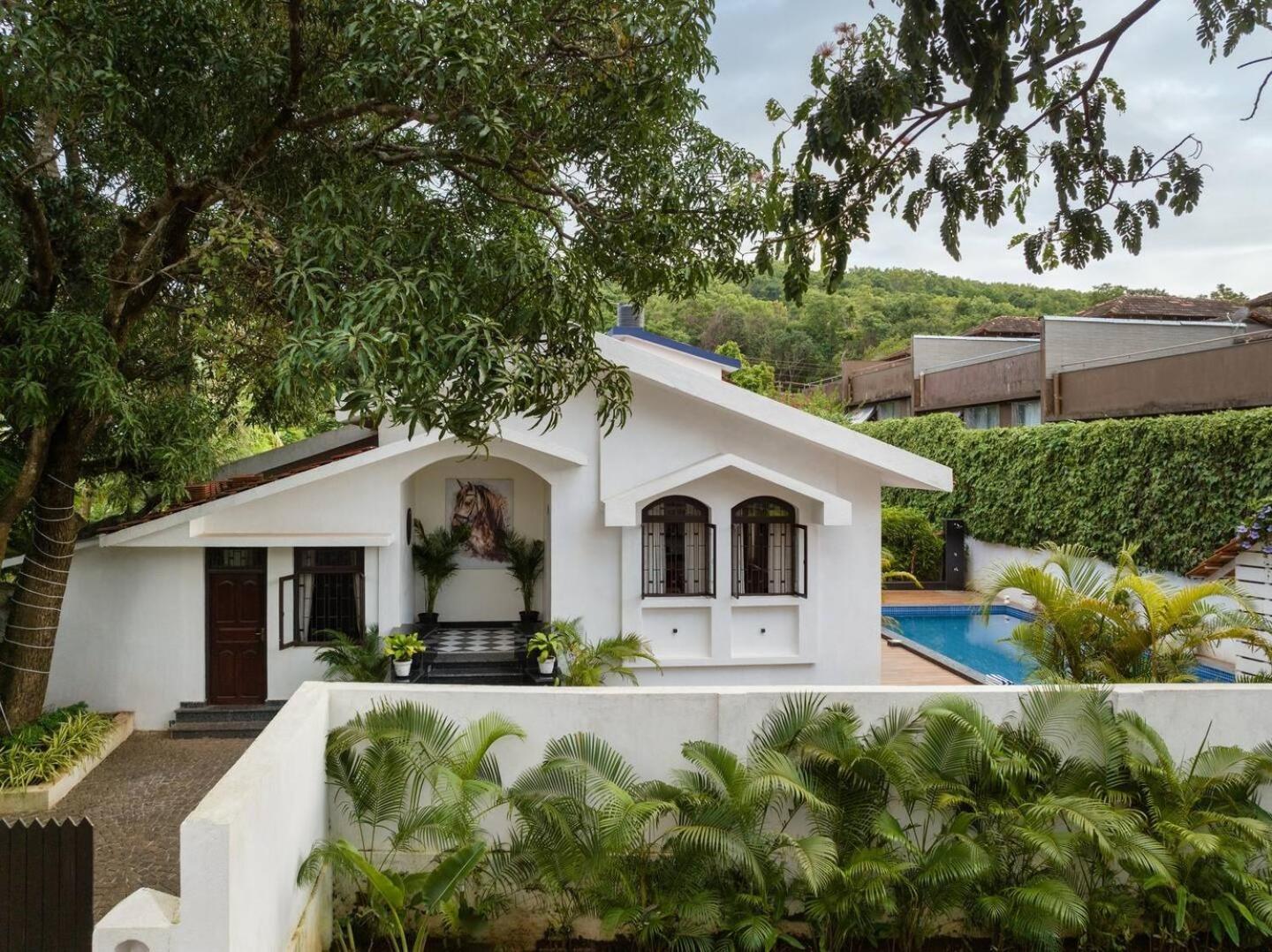 Stone Hearth Villa Anjuna Bagian luar foto